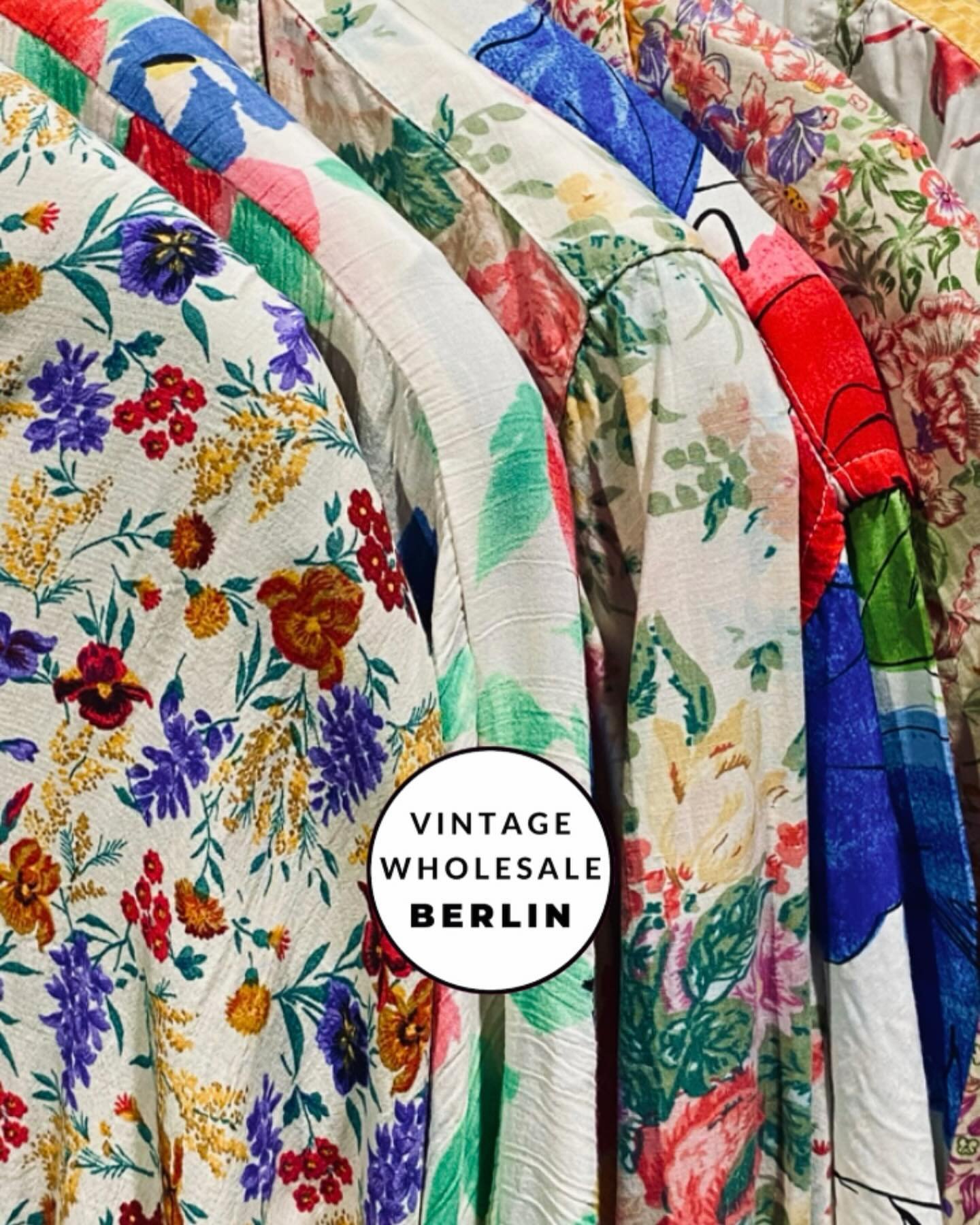 FLORAL VINTAGE PIECES FOR LADIES 
👇 @vintage_wholesale_berlin 👇

It&rsquo;s spring in Berlin and the city is in full bloom 💐🌸🌻🌹🌺 even in our warehouse you can find flowers everywhere on our vintage pieces☺️

Enjoy this beautiful bouquet of flo