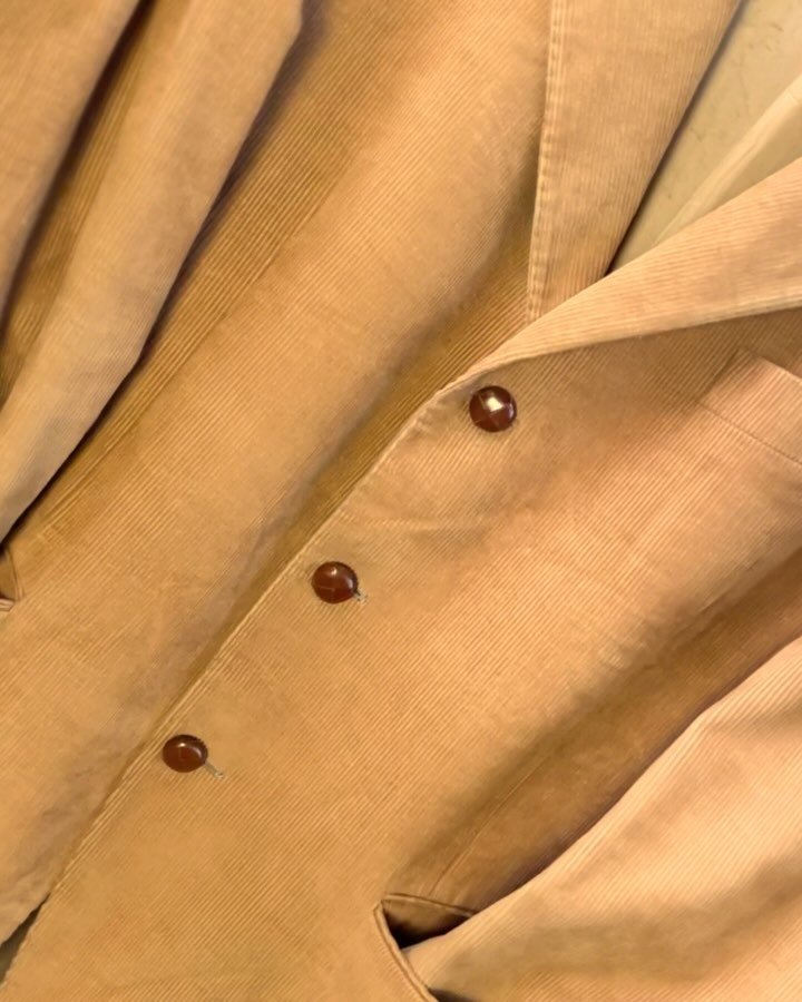 💫Classic Cuts, Fine-Lined Corduroy Cool

Ready to add texture to your shop? Our vintage corduroy blazers come in earthy tones and classic cuts.

Each piece is sorted, washed, and quality-checked&mdash;so you can offer warmth and style, hassle-free.
