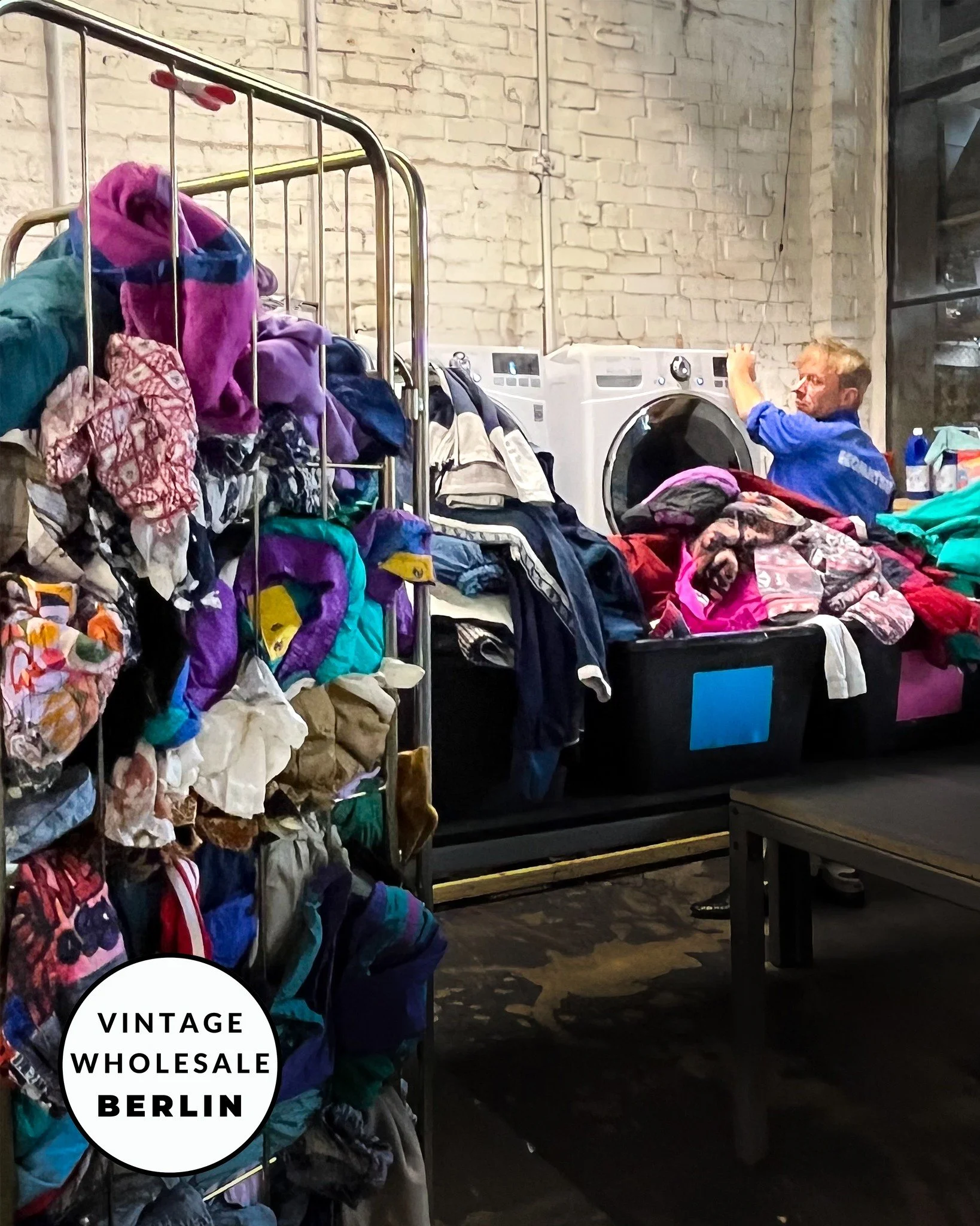🧺 Freshly Washed Vintage Everyday! 🧺
As a trusted B2B wholesaler, we wash and check every single piece with care &mdash; ensuring shop-ready true vintage for your business.
Clean, fresh, and ready to stock your rails with peace of mind.

📍 Handpic