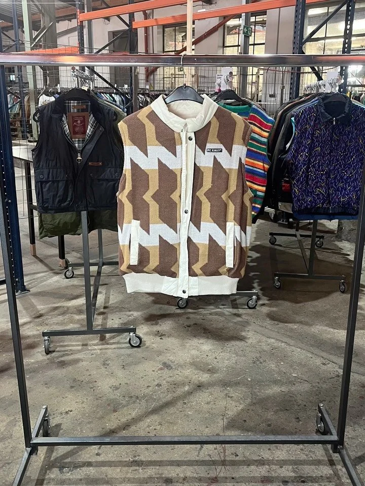 ⚡Vintage Vests &ndash; Ready for Your Shop

Fleece, denim, puffers, and more &mdash; our vests covers every style and season.
Washed, quality-checked, and ready for your shop&rsquo;s rails.
Because true vintage should be as easy to stock as it is to 