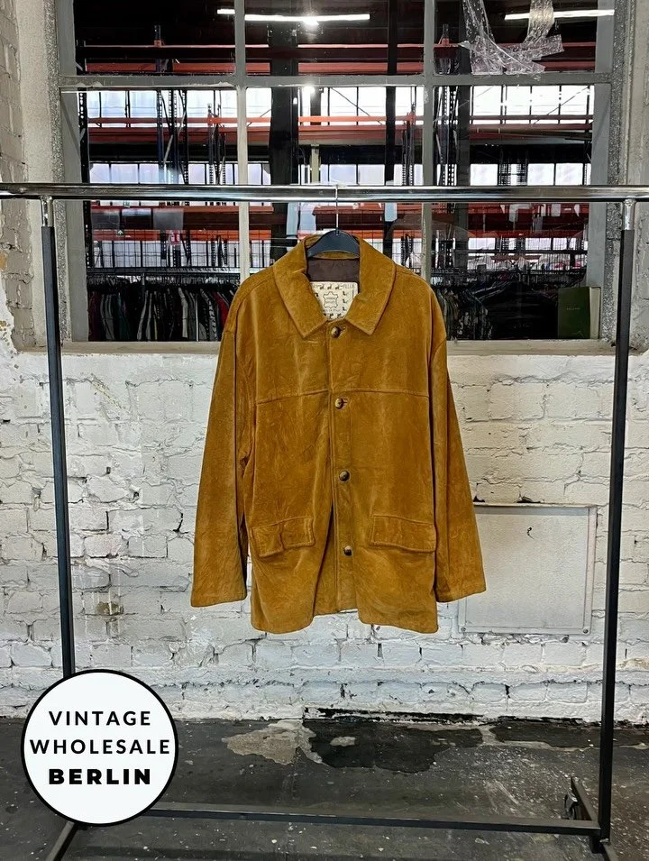 🧥 Feminine Vintage Suede Jackets

Soft textures, timeless tones, and that unmistakable vintage feel.
Each piece is washed, quality-checked, and curated with care &mdash; ready to bring elegance and edge to your shop&rsquo;s rails.
📍 Handpick in Ber