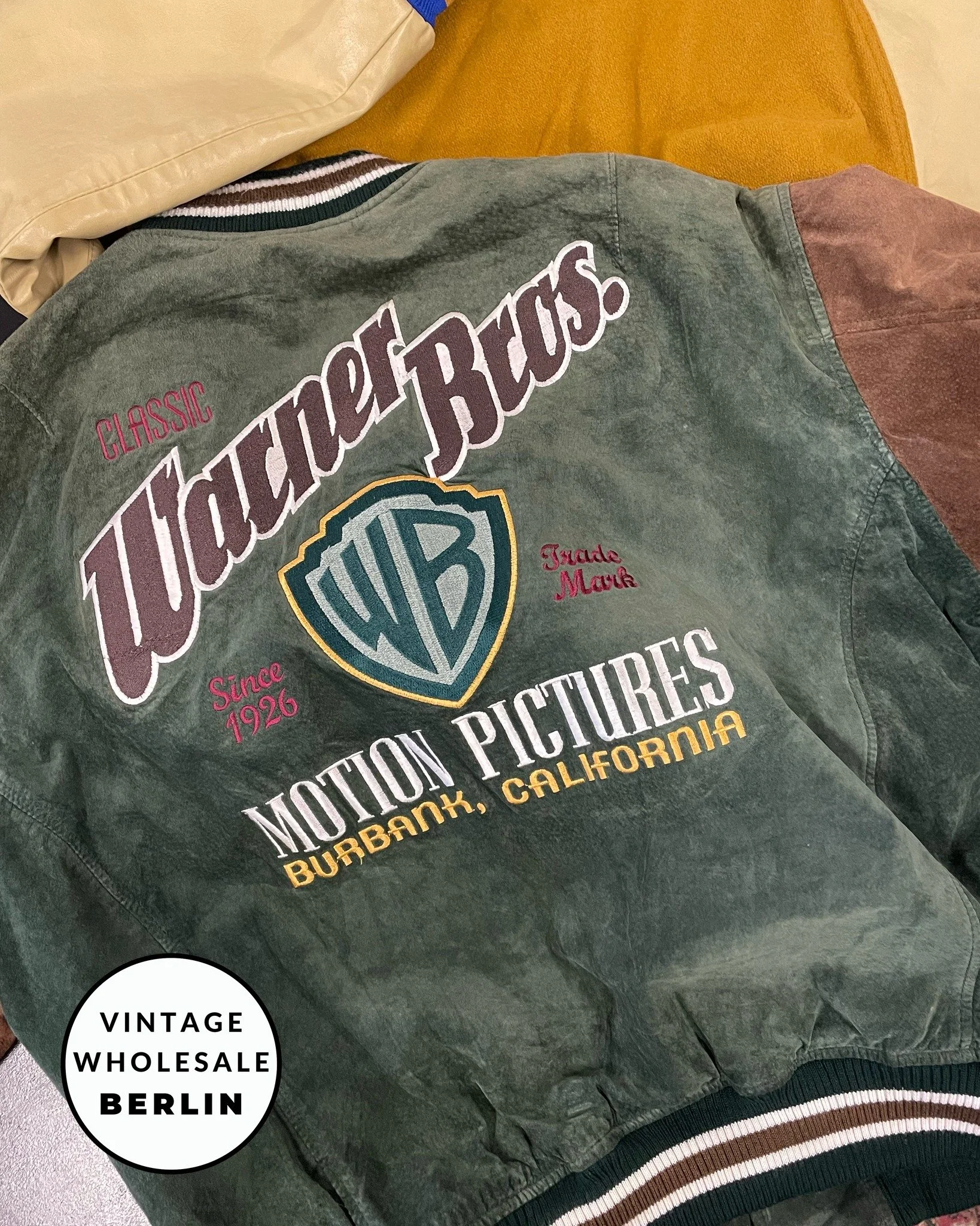 🏷️ The More You Visit, the More You Unlock.
Our regular customers get access to something special. A dedicated area with very unique true vintage pieces, available at the same price as all our other stock.
From hidden gems to rare finds, our invento