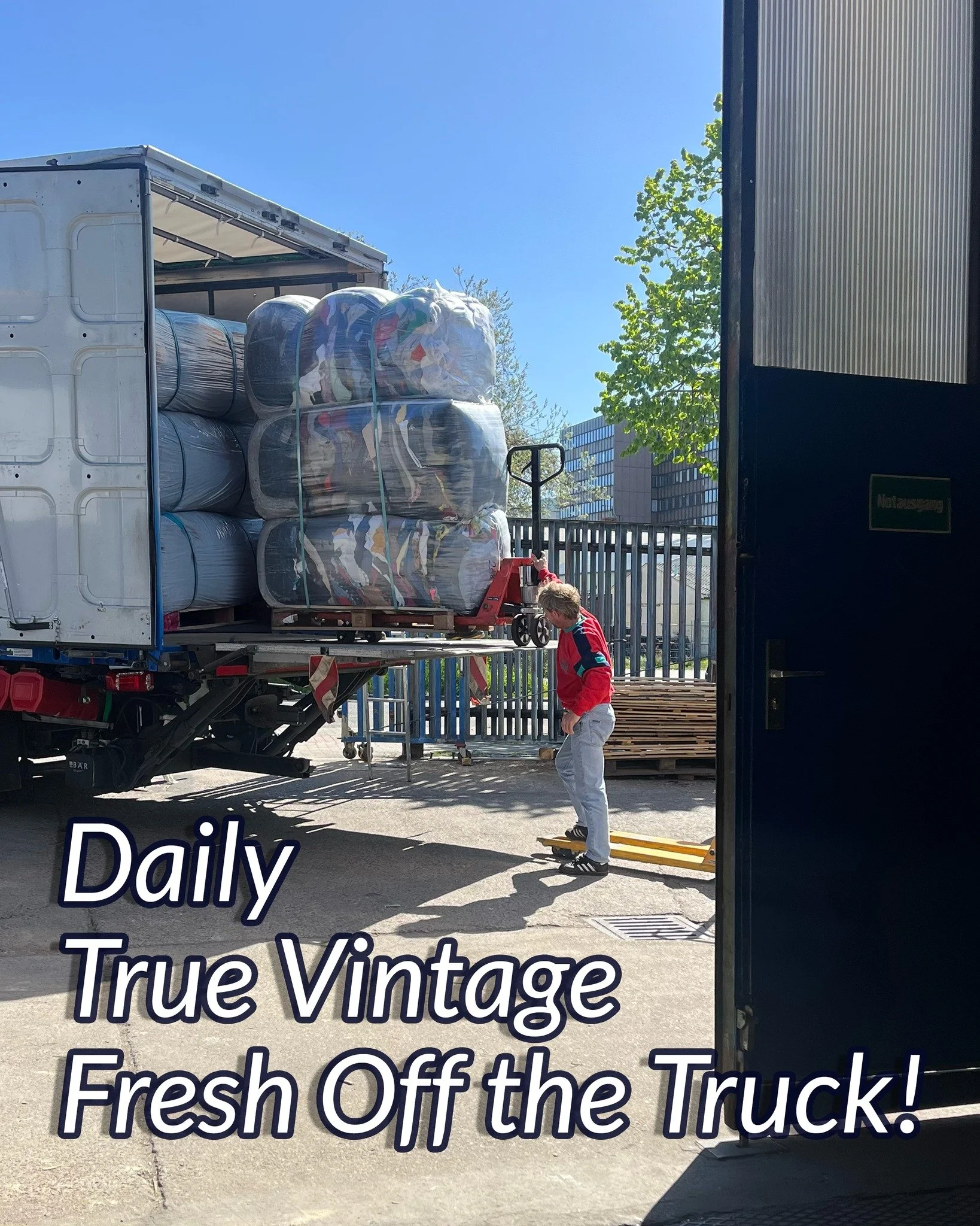 🚚 Behind the Scenes at Vintage Wholesale Berlin.

Fresh true vintage pieces, straight off the truck and into our warehouse.
Next stop: washing, sorting, quality checking, and onto the racks for your next handpick.

New stock. Always arriving. Always