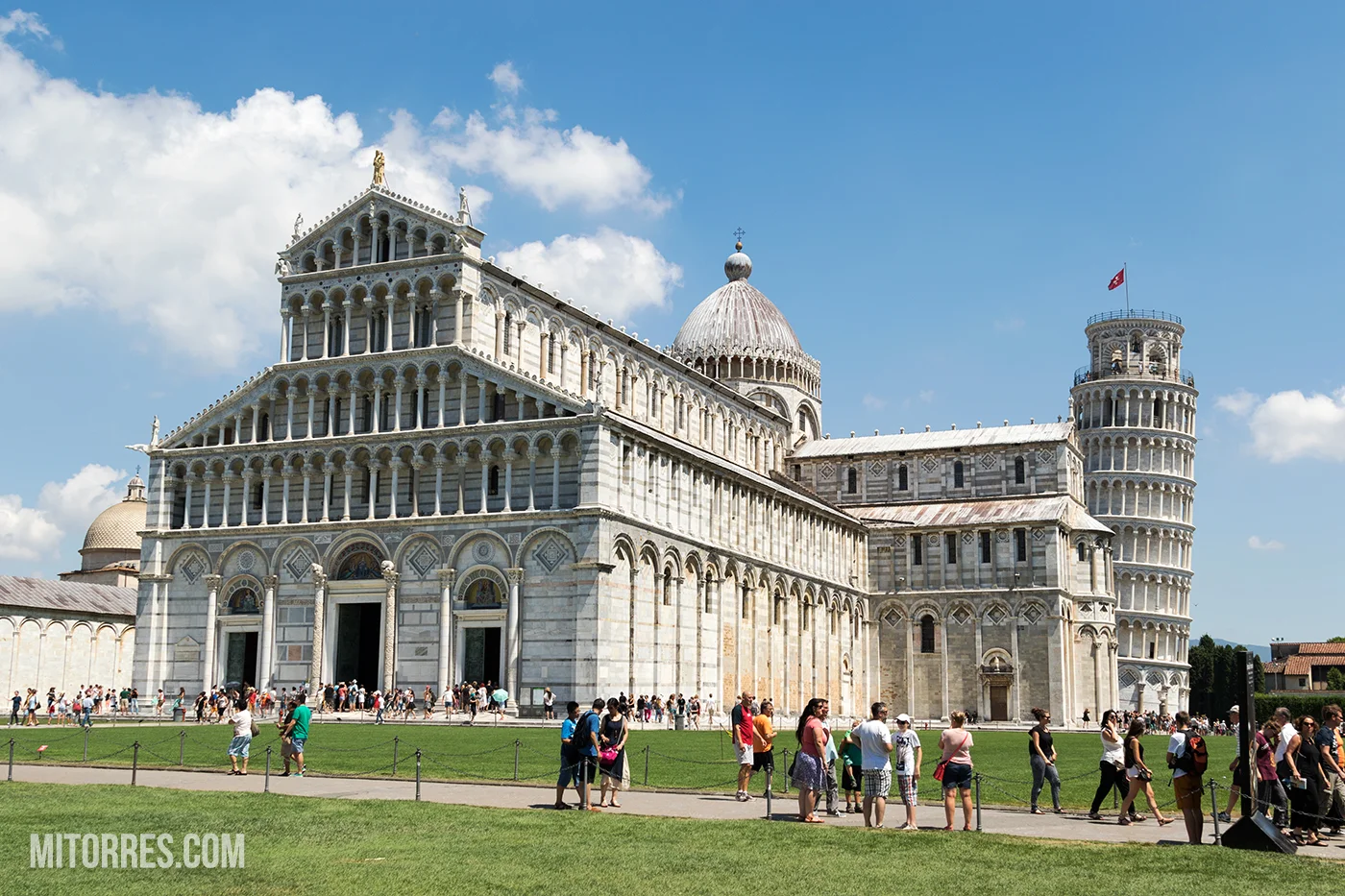 Walking Tour - Piazza del Miracoli - Pisa, Italy