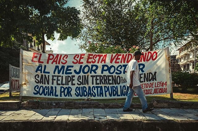 Viejos moradores de Casco Viejo.
.
.
.
.  #pancartas #moradores #panamacitypanama #panama🇵🇦 #cascoviejopanama #panamaprotesta #protestsigns #cityexplore #cityphotos #streetphotographyinternational #street_storytelling #visualstorytelling #streetpho