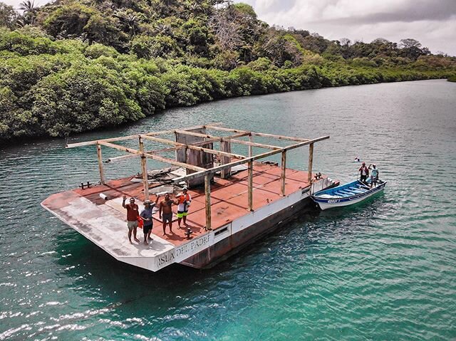 Exploring more of my country! Wish I could bring you more content from 🇵🇦. This was taken in Venas Azules (Isla del Padre) in Col&oacute;n Panam&aacute;. More pics to come. .
.
.
.
.  #goodtimeswithgoodpeople #goodtimeswithfamily #explorapanama #ex