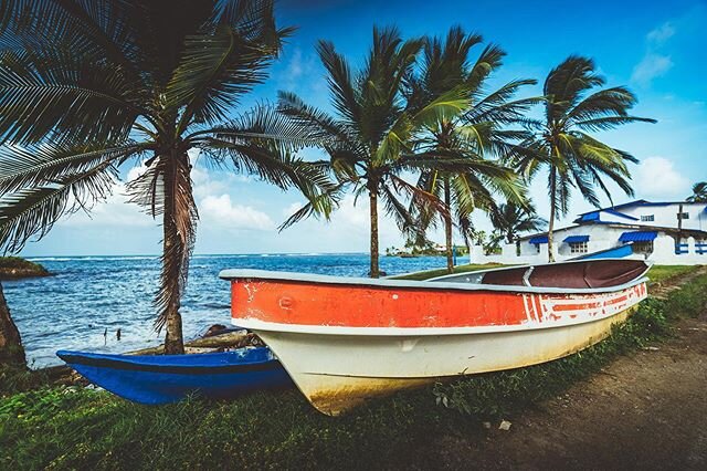 Panga boats. 🛶🌴
.
.
.
.
.  #botes #boats #beachtown #playas #tropicalparadise #tropicalvibes🌴 #panamaparadise #panama #panamavibes #panama🇵🇦 #pangaboats #fishermanslife #fishermanboat #beachlifevibes #panamatravel #colonenses #vientofrio  #costa