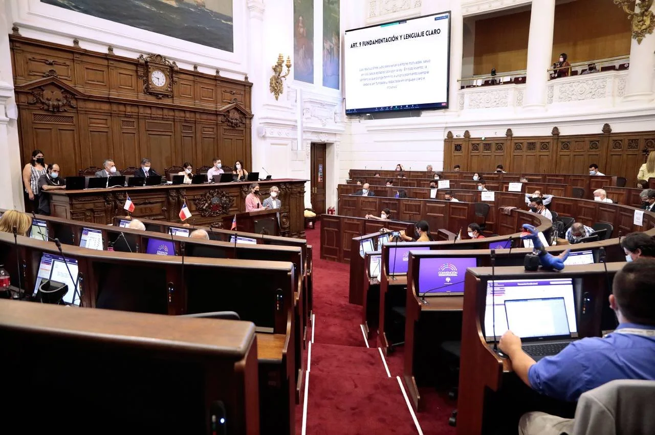 Llegó La Minuta AM: Convención aprobó que Chile sea una Estado Regional y Plurinacional, pero rechazó Asambleas Legislativas