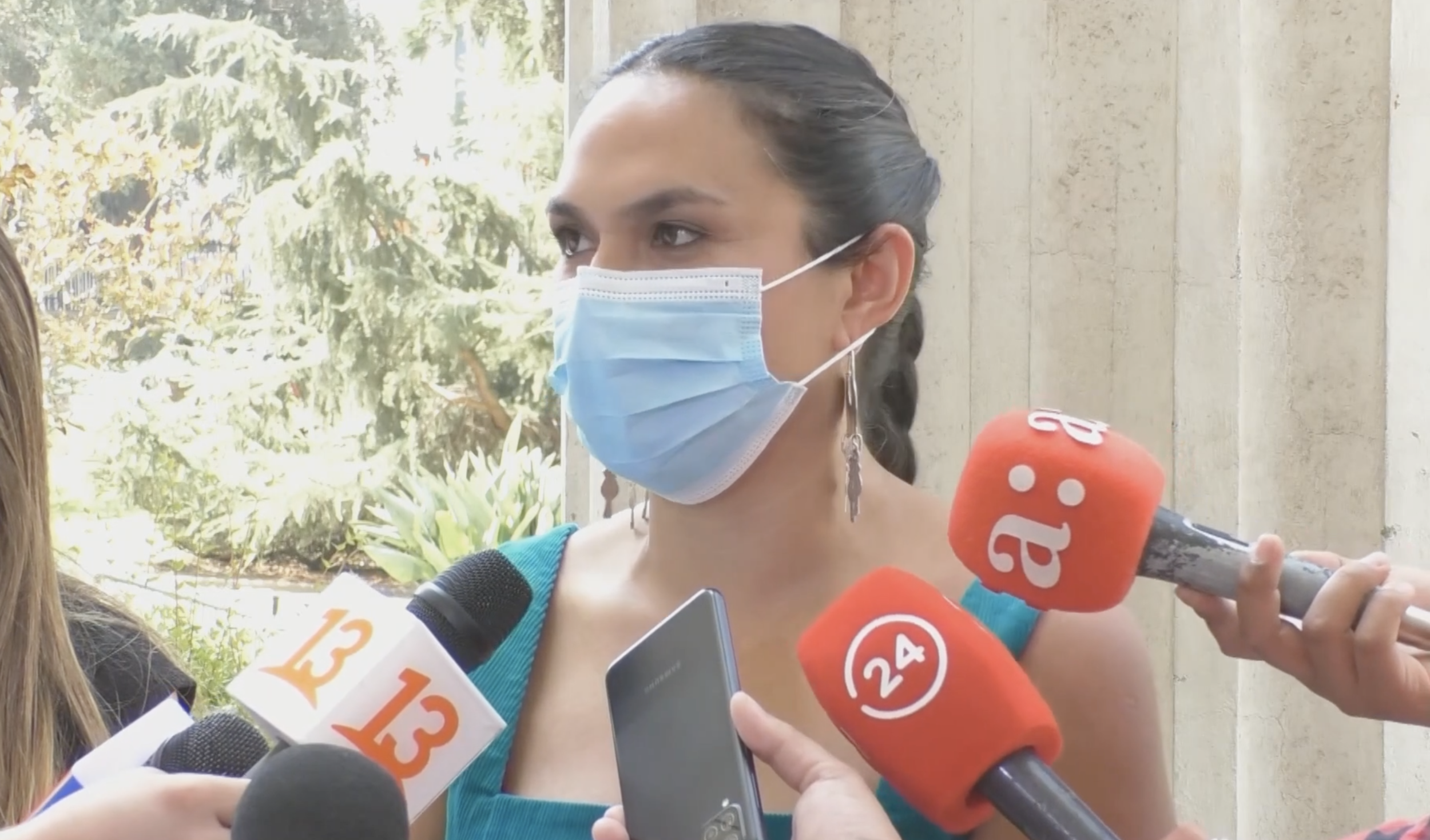 La Minuta AM: Convencional Rosa Catrileo aclaró dichos sobre "Visa" y "País Mapuche", los calificó como un chiste y que a algunos "les falta chasconearse"