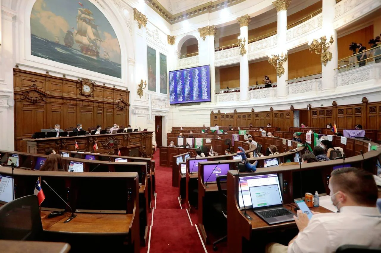 La Minuta AM: La Convención Constitucional buscará un nuevo acuerdo sobre Sistema Político con el tiempo en contra