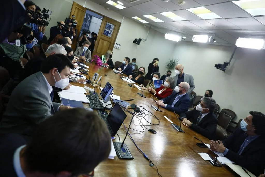 La Minuta AM: Gobierno intensifica gestiones para evitar la aprobación del 5to retiro en la comisión de Constitución