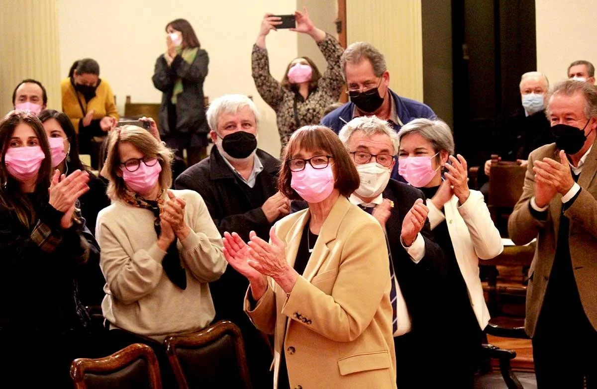 La Minuta AM: Todo sobre Rosa Devés Alessandri, la primera rectora de la Universidad de Chile en su historia