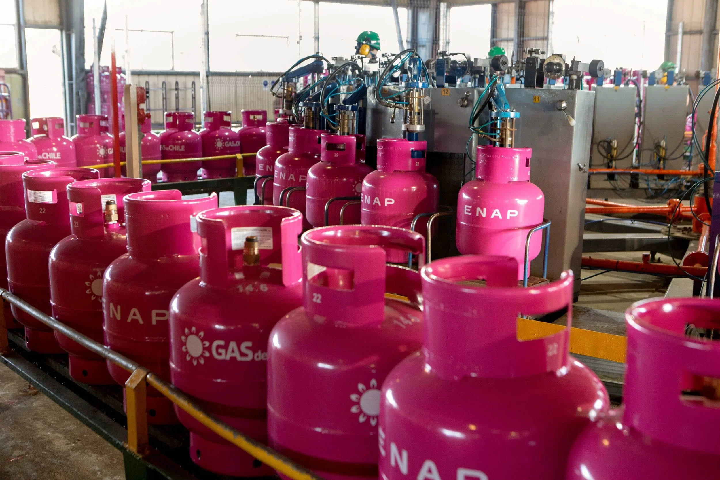 La Minuta PM: Gobierno lanza marca "Gas de Chile", de Enap, la que venderá cilindros a 15.000 pesos