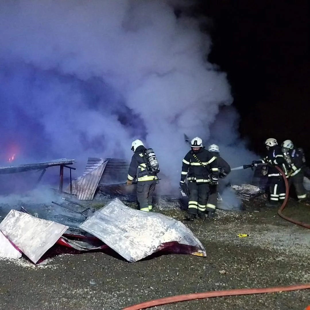 La Minuta AM: Resistencia Mapuche Malleco se adjudica ataque incendiario a escuela en Victoria 