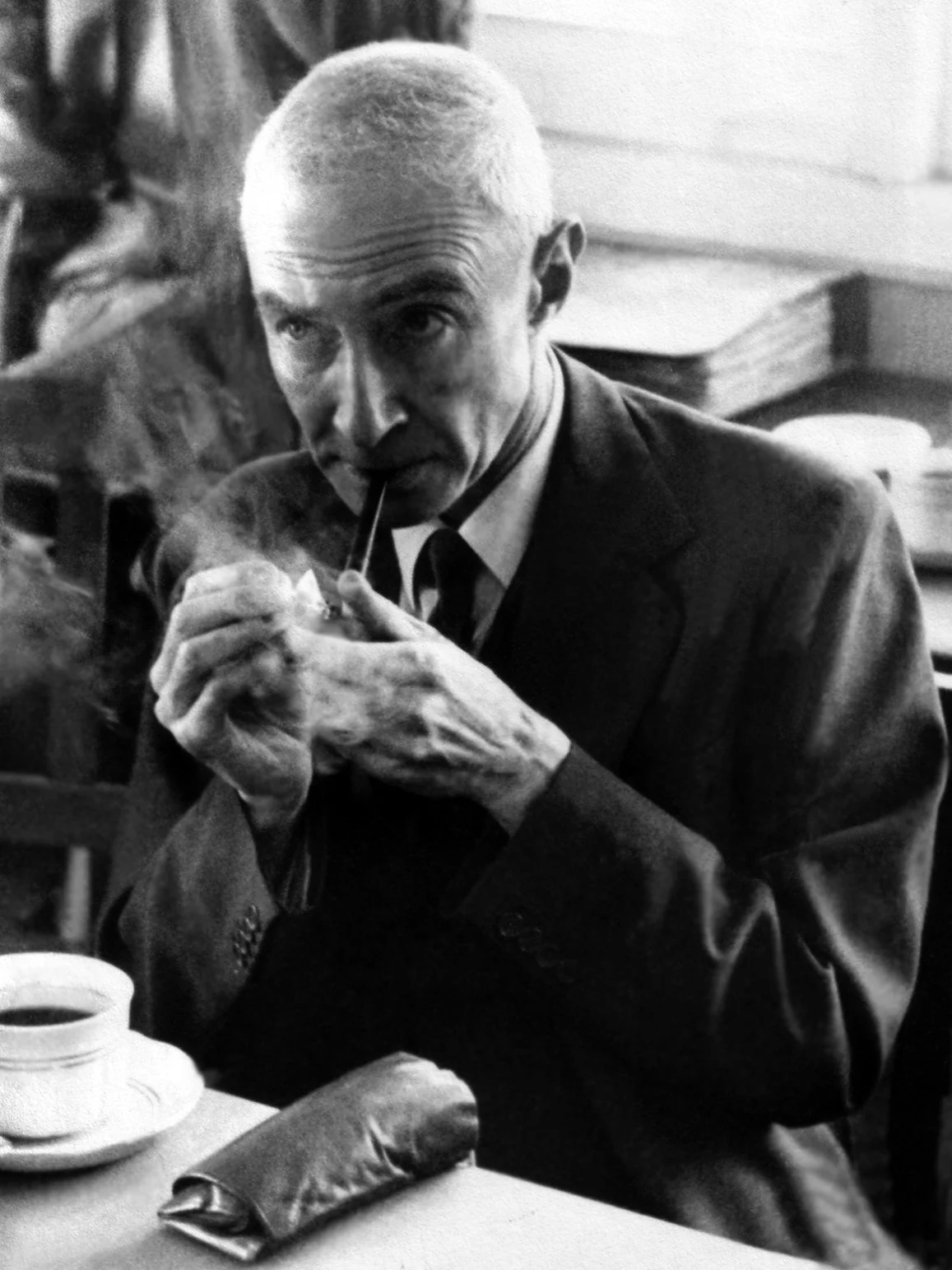 Las imágenes de la recordada visita de Robert Oppenheimer a la Universidad de Chile en 1962