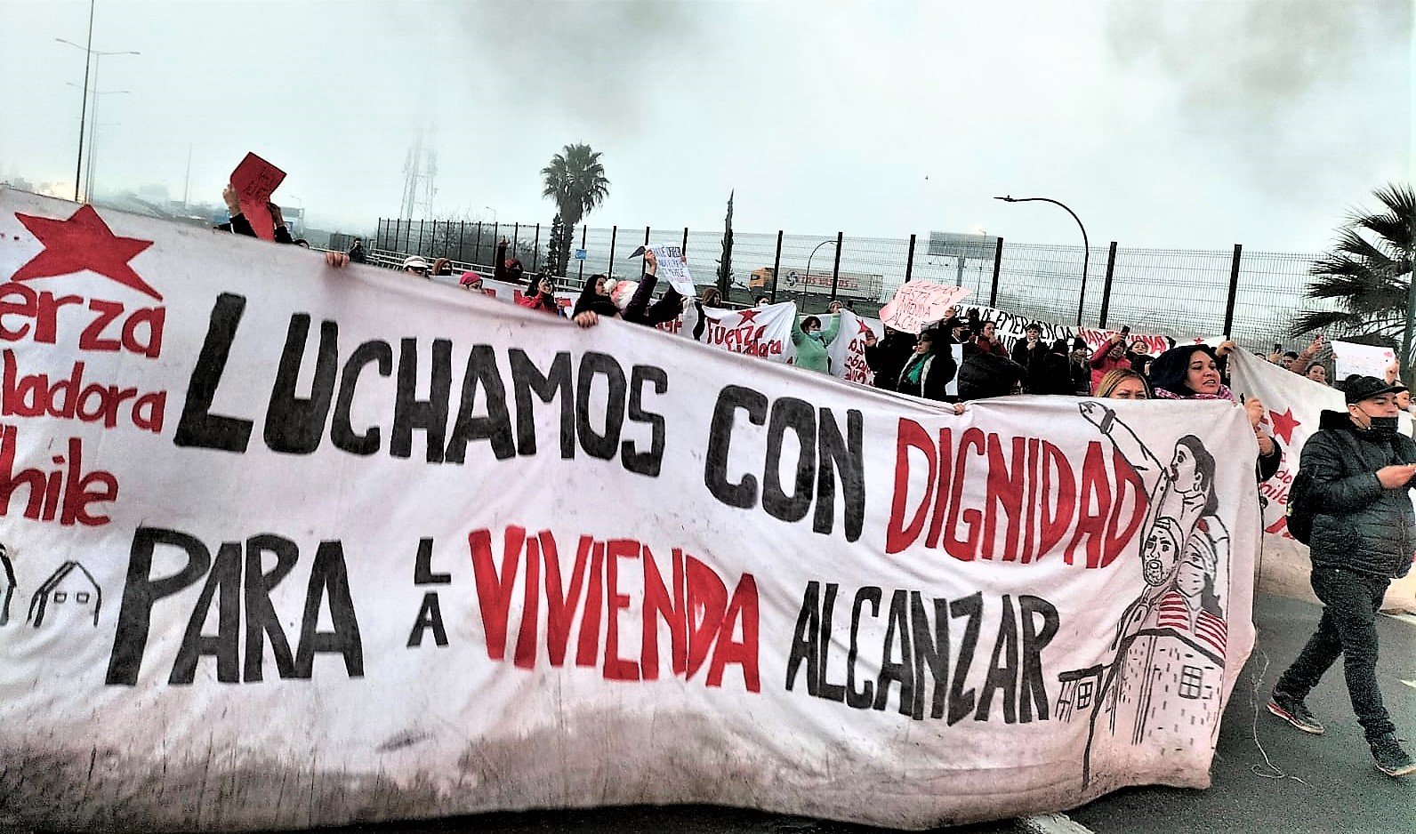 La Minuta AM: “Fuerza Pobladora de Chile” protesta en diversos puntos de la Región Metropolitana exigiendo soluciones habitacionales 