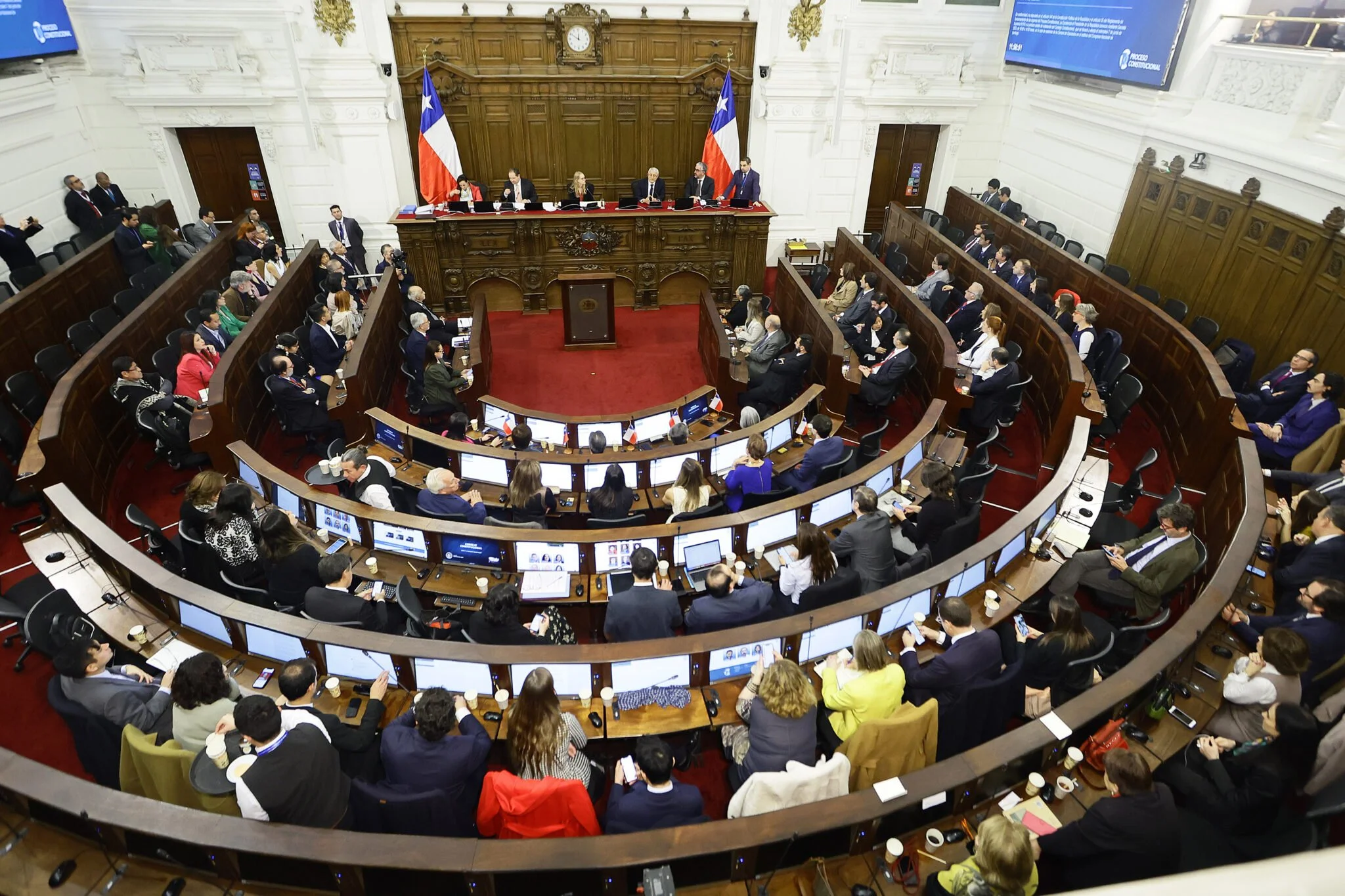 La Minuta AM: Proceso Constitucional 2023: No reconoce el cambio climático y aprueba fin a contribuciones para primera vivienda