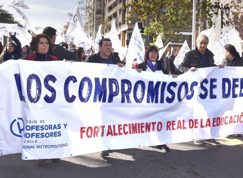 En deuda con la educación: Los problemas actuales y pasados de los profesores en Chile 