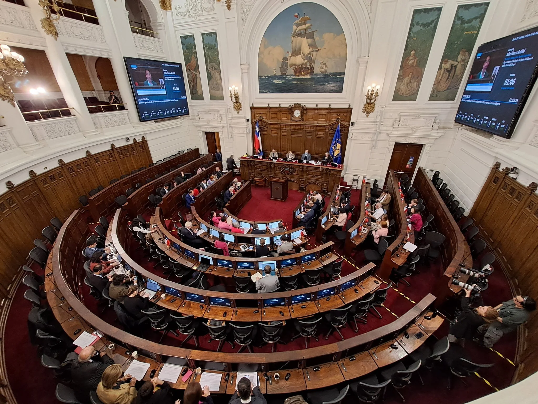 La Minuta AM: Encuestas muestran amplia ventaja de la opción “En contra” a la propuesta de nueva Constitución