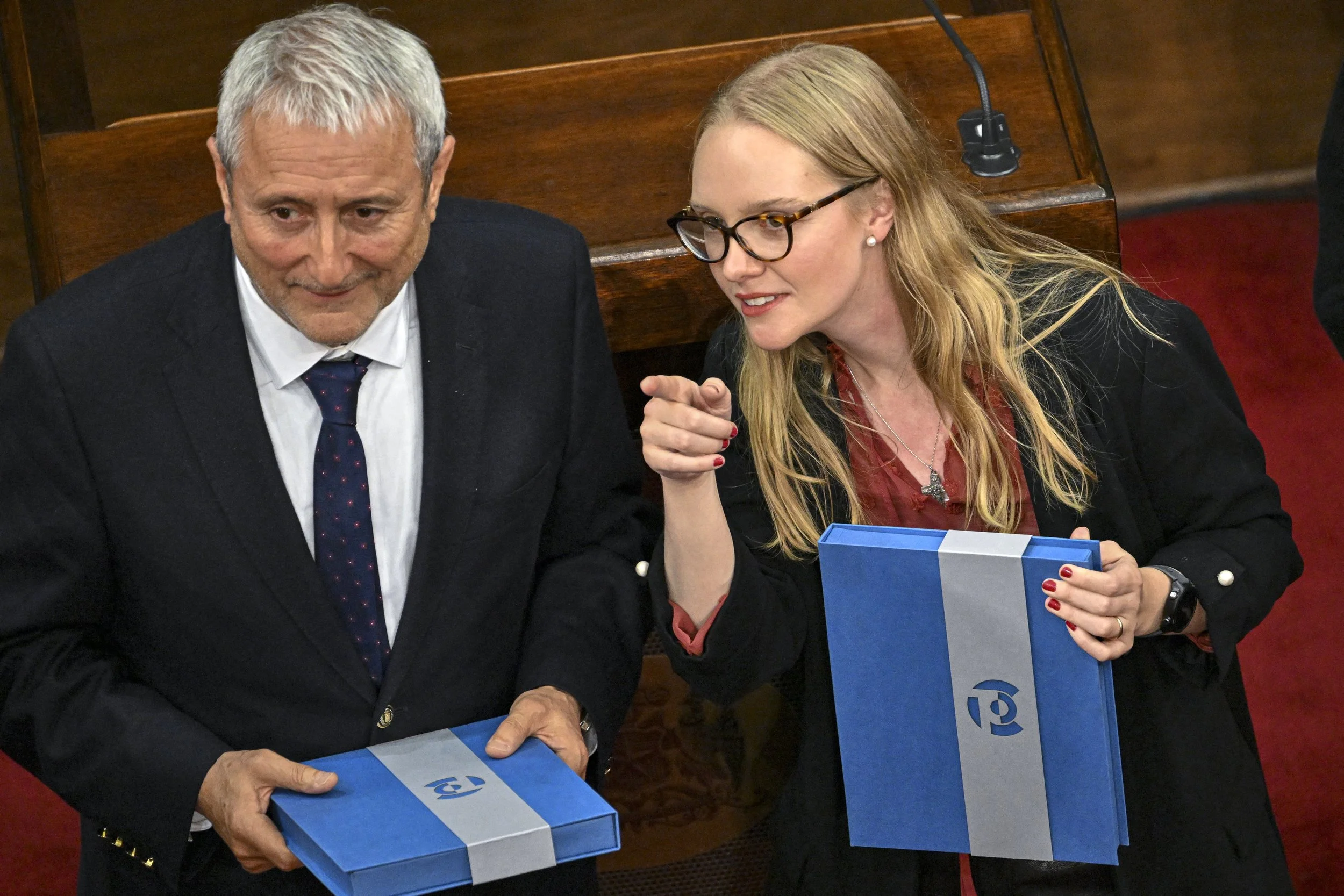 La Minuta AM: Cadem y nueva Constitución: La opción “A Favor” pierde respaldo ciudadano y llega al 32%&nbsp;
