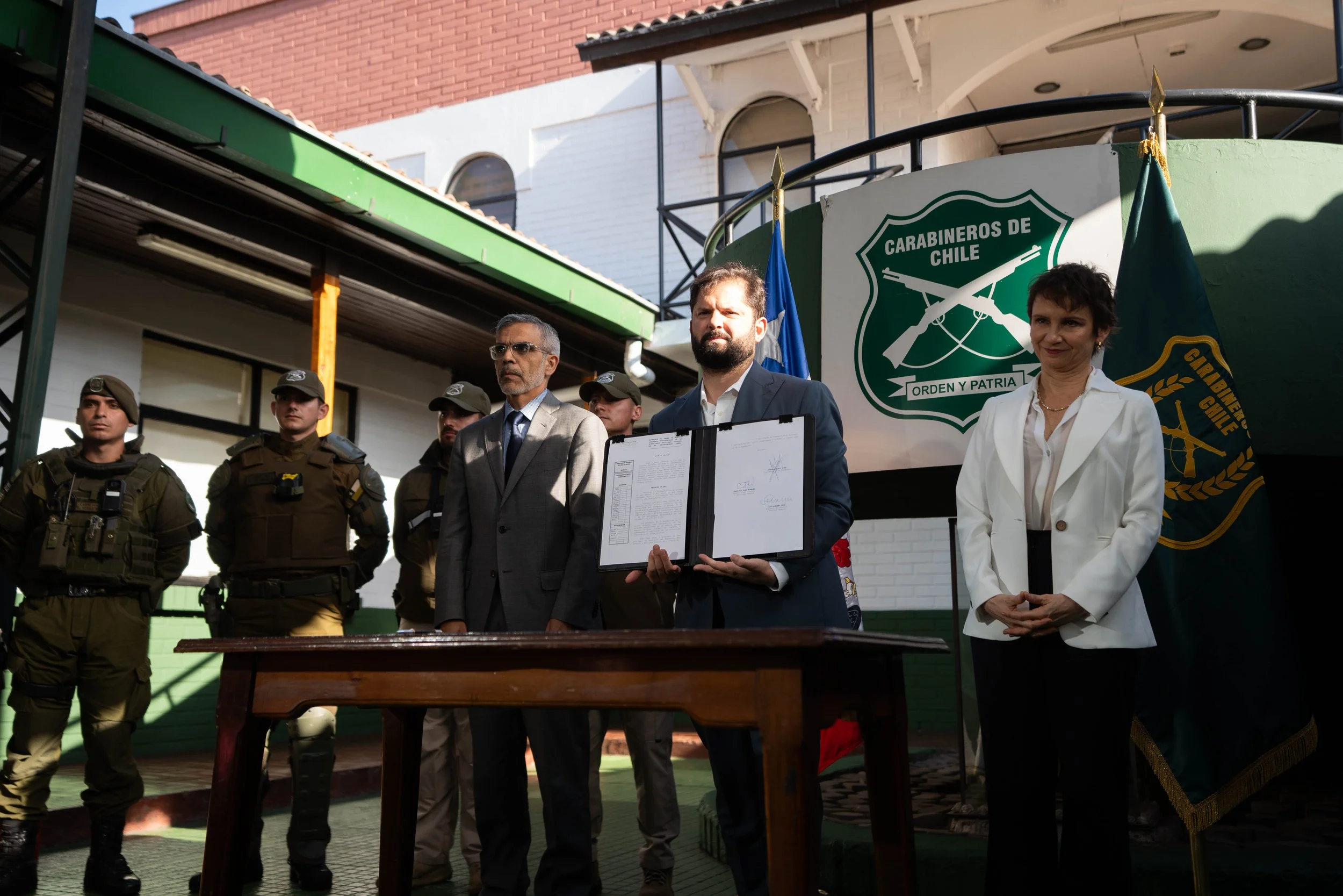 La Minuta AM: Promulgan ley que norma registros audiovisuales de policías