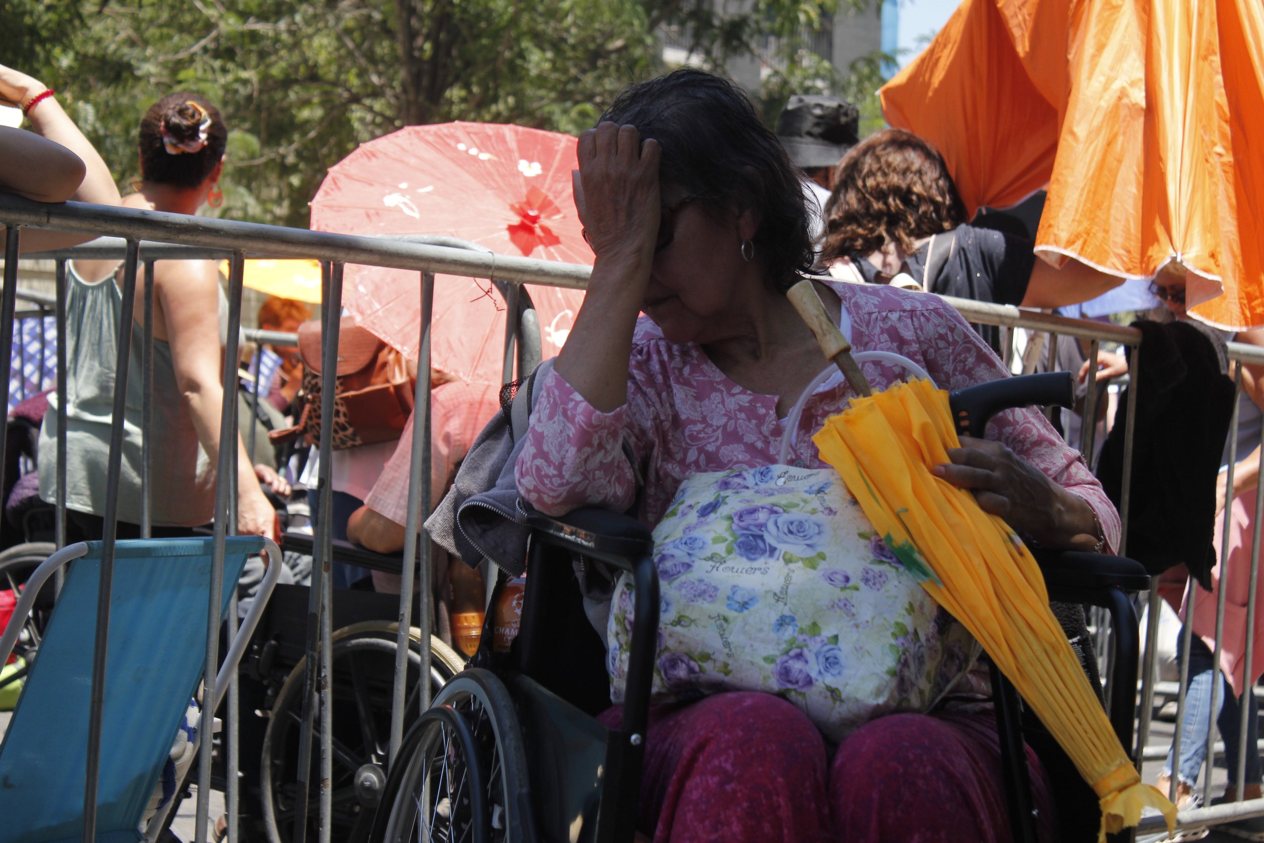 La Minuta AM: Desmayos y largas filas para conocer a la “Sanadora de Rosario”