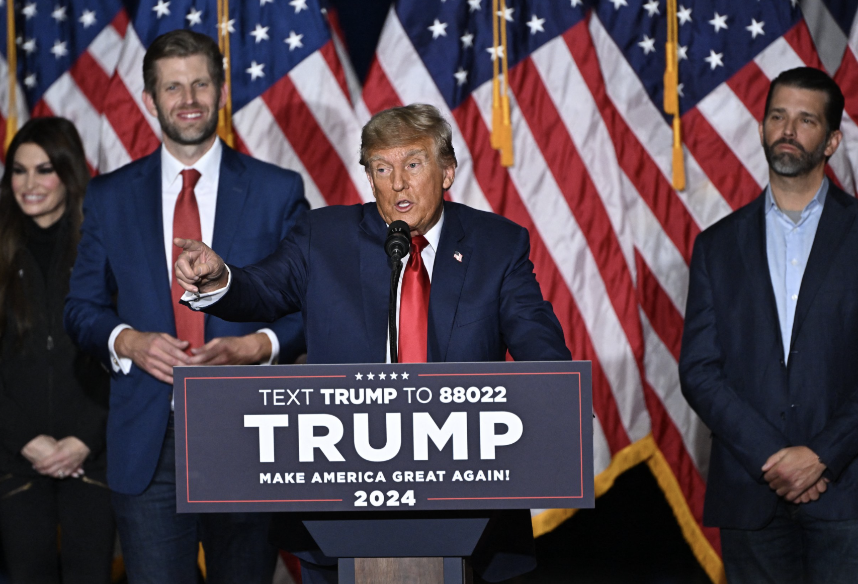La Minuta AM: Trump gana primarias republicanas&nbsp;en&nbsp;Iowa