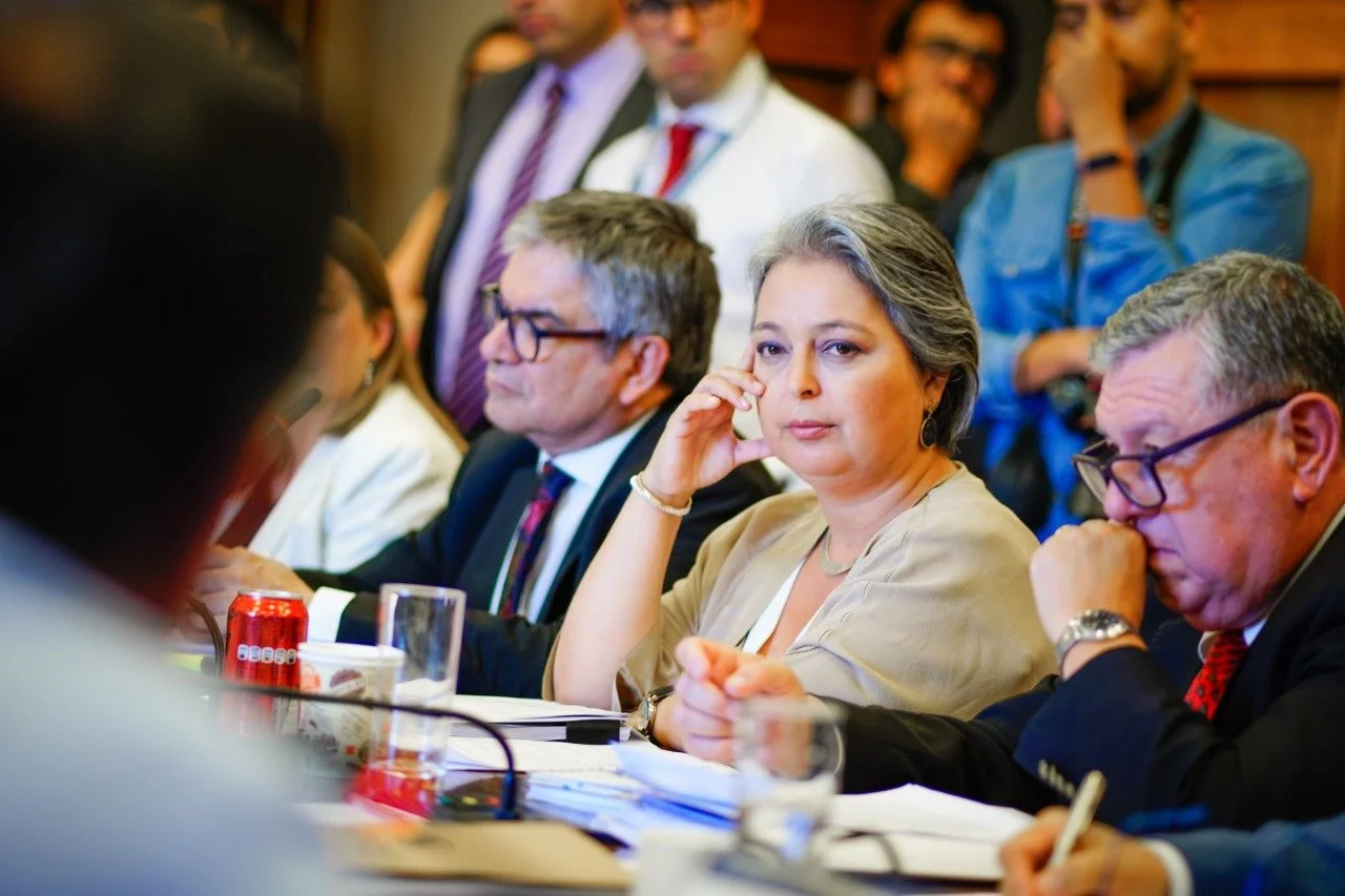 La Minuta AM: Encuesta Data Influye: 54% apoya componentes solidarios en reforma de pensiones