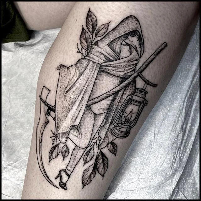 plague babe from my flash! let me know below what you think and what kind of other dark stuff you&rsquo;d like to see me draw up 😍
.

#ladytattooers #blackwork #blackworkers #blackworktattoo #linework #lineworktattoo #dotwork #dotworktattoo #blackwo