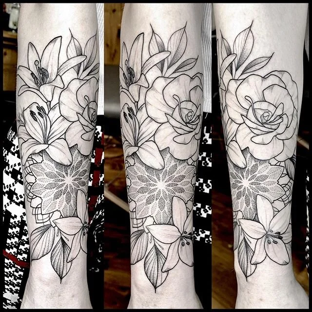 forearm piece from last night 💙 keep an eye out for this floral flash burst that&rsquo;s happening this weekend! I&rsquo;m going to try to put out 2-4 designs a day