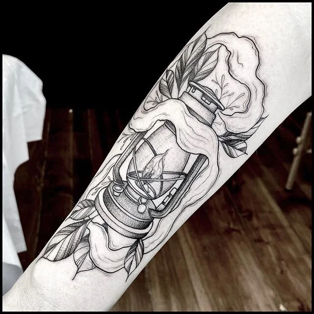 lantern piece from my flash 🔥
check out the new website layout for easy pickings on all my available flash and book soon! new clients can use 50OFF at booking for $50 off all sessions 2hrs+ 💙