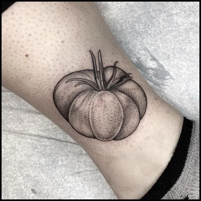I really love getting to play with realism in fruits/veggies, so give me some more realistic projects to work on! I&rsquo;ve got time in October for most appointment types! discounts on the website for new and old clients💙