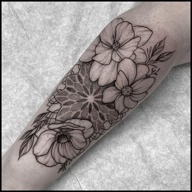 throwback to the last geometric piece I got to do 😭😭😭 I am missing dots so much in my life right now