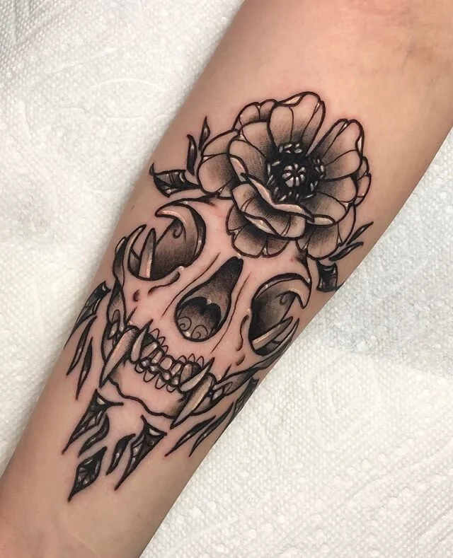 ✨Two of my favorite things to tattoo: flowers, and skulls. And who doesn't like them both together? Loved doing this tattoo back a while ago!✨⁠
.⁠
.⁠
🌙As always DM If interested in getting my work be it tattoos or paintings!🌙⁠
.⁠
.⁠
✨Check out my E