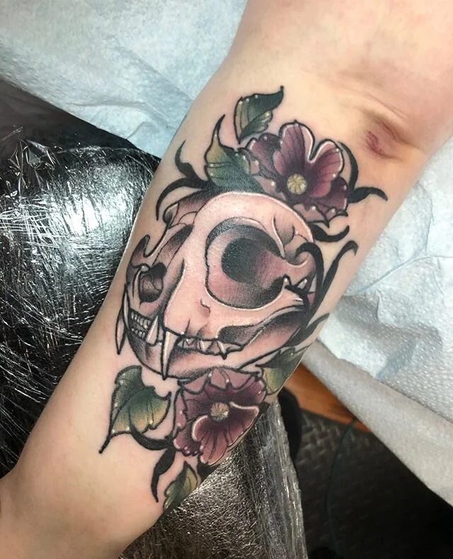 ✨I LOVE flowers and skulls. Please come get some pretty skulls once this whole thing gets back to normal ❤️✨⁠
.⁠
.⁠
🌙As always DM If interested in getting my work be it tattoos or paintings!🌙⁠
.⁠
.⁠
✨Check out my Etsy store at Etsy.com/shop/hailmar