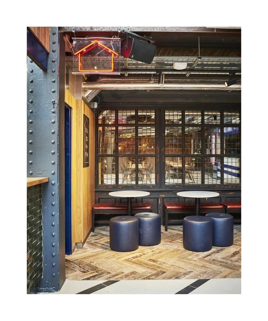 M A R K E T&nbsp;&nbsp; H A L L 

#markethalls food hall is back open and I couldn't be more pleased! 

Apart from the many concoctions of food available! 🌯🌮🍕🍔🥩🥡🍜🍝🍣...It just has the best vibes. 

I like this little nook upstairs 😍. I remem