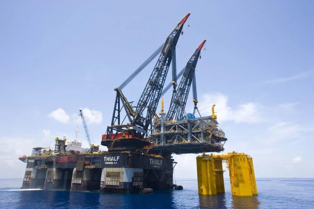 Thialf Installing 9000 mT Shenzi Platform in the Gulf of Mexico