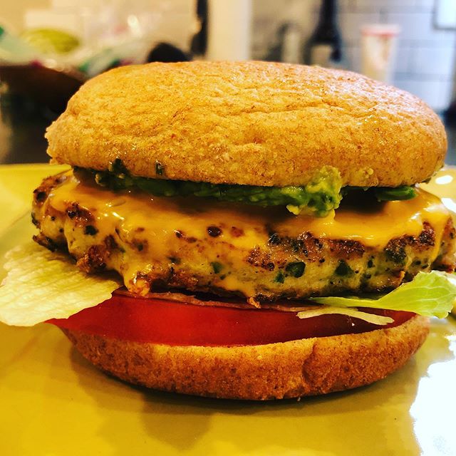 Organic chicken burger with pesto, avocado, lettuce, tomato, melted American cheese on a whole wheat bun! Ridiculously good, healthy and, yes, all #organic. #burger #chicken #comfortfood #organicfood #latina #eat #nom #foodie #foodphotography #health