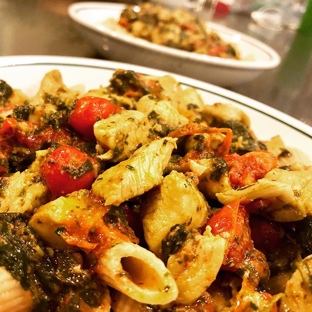 Chicken with Tomatoes, Spinach and Whole Wheat Penne in a Pesto Marinara Sauce - all organic yummiliciousness!! Recipe on Gigi&rsquo;s blog soon. Homemade pesto adds major flava. As always, seasoned with Gigi&rsquo;s Organics Adobo. Which makes EVERY