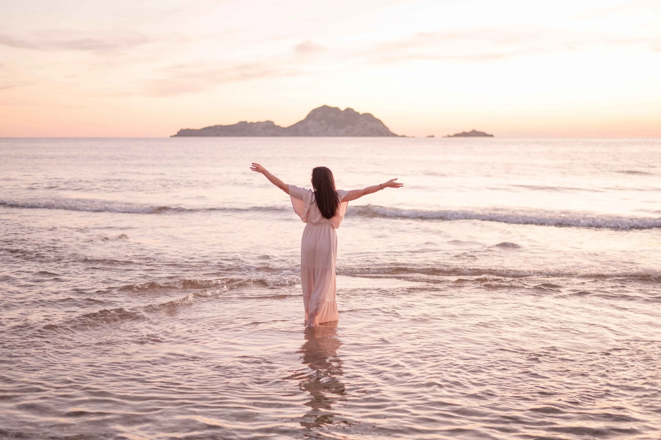 Amera Rose | Spiritual Life Coach, Midwife, Reiki Master & Intuitive Consultant | Spiritual Awakening & Soul Purpose Coaching for Lightworkers, Healers, Empaths & Old Souls | Holistic Guidance & Support, Soulful Mama Coaching & Reiki Energy Healing