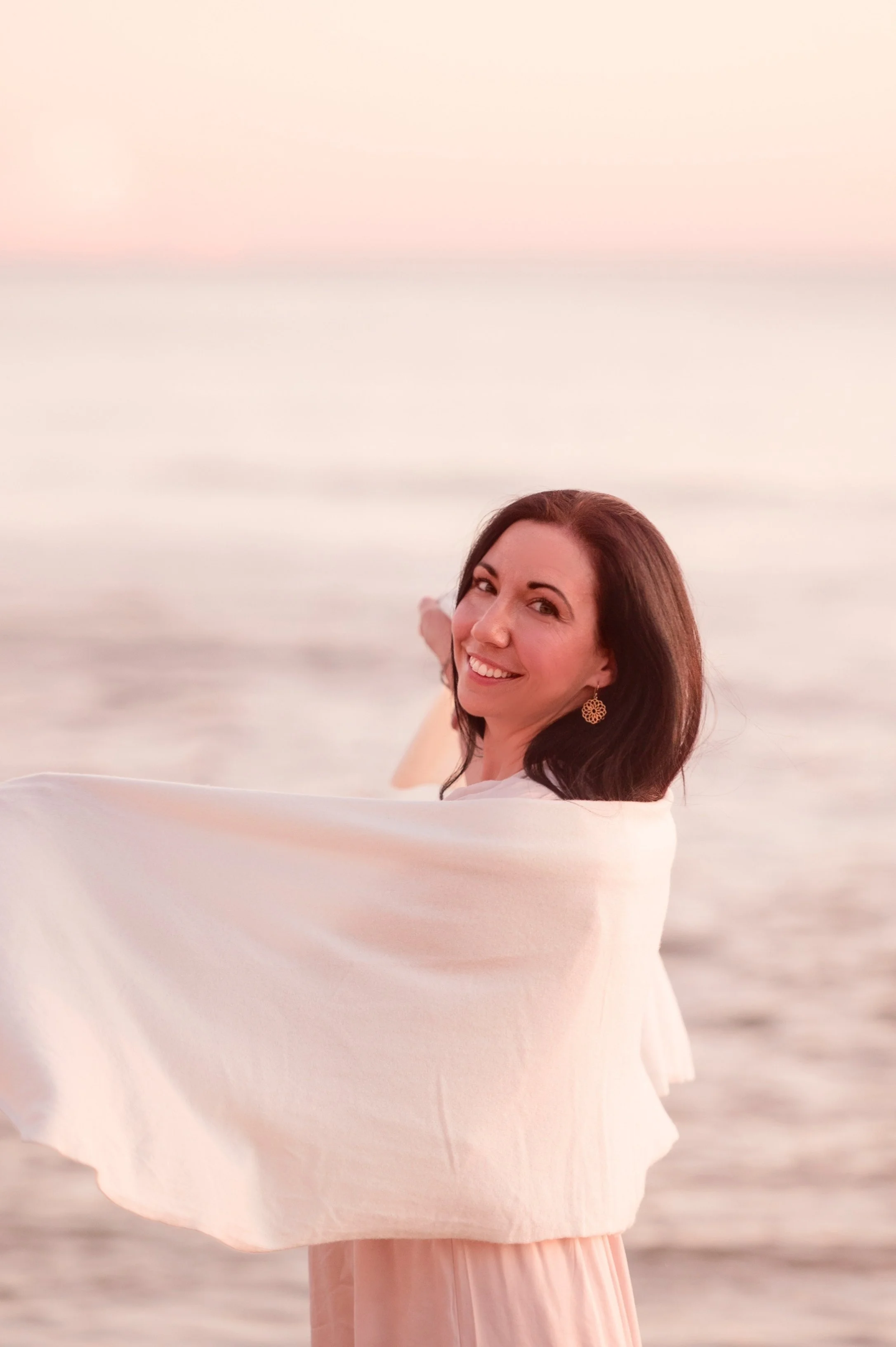 Amera Rose | Spiritual Life Coach & Manifestation Teacher helping empaths, healers, lightworkers & old souls transform their self-concept to manifest soul-aligned abundance, freedom & success | Embody Your Worth & Manifest Your Desires