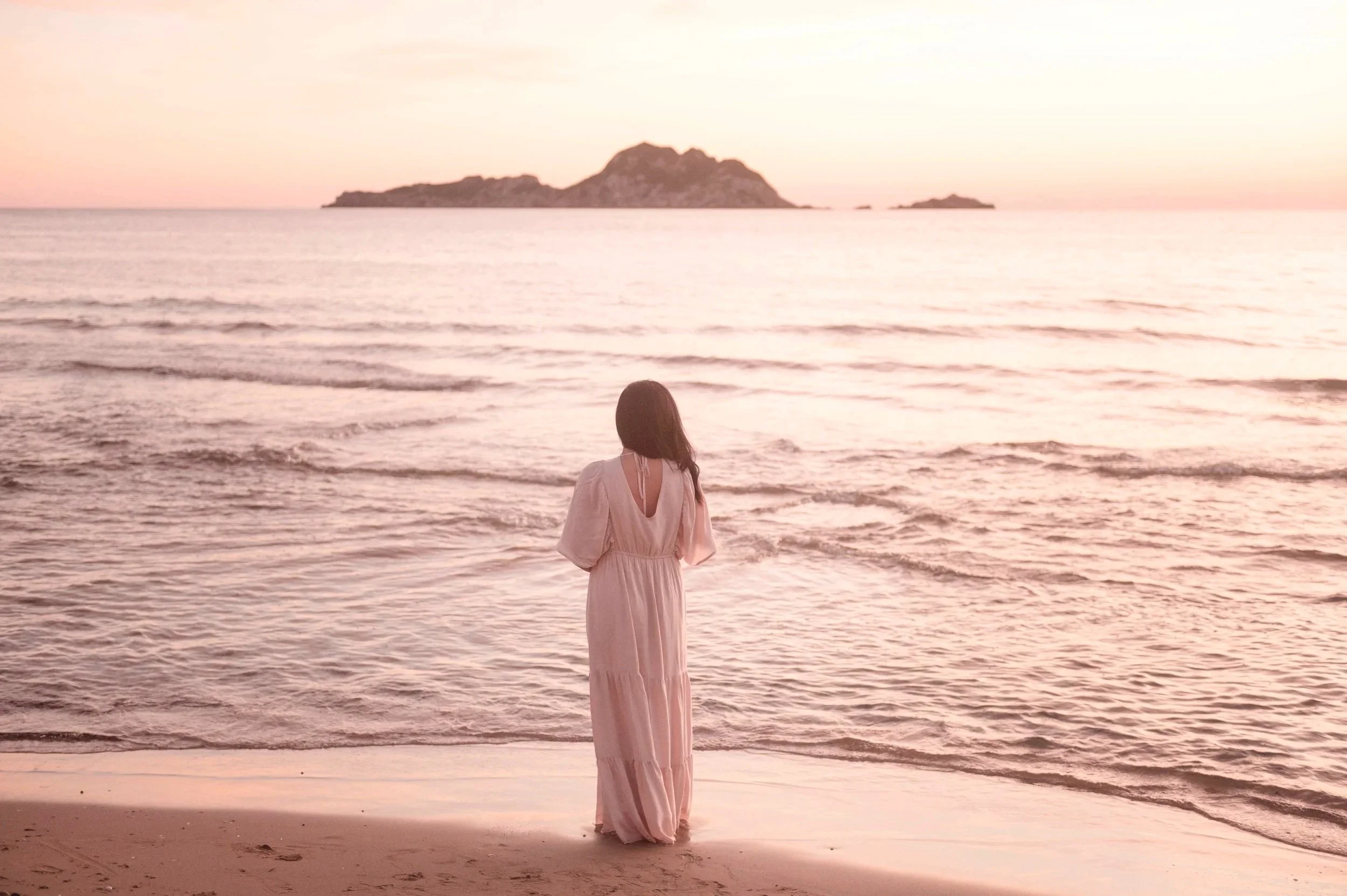 Amera Rose | Spiritual Life Coach, Midwife, Reiki Master & Intuitive Consultant | Spiritual Awakening & Soul Purpose Coaching for Lightworkers, Healers, Empaths & Old Souls | Holistic Guidance & Support, Soulful Mama Coaching & Reiki Energy Healing