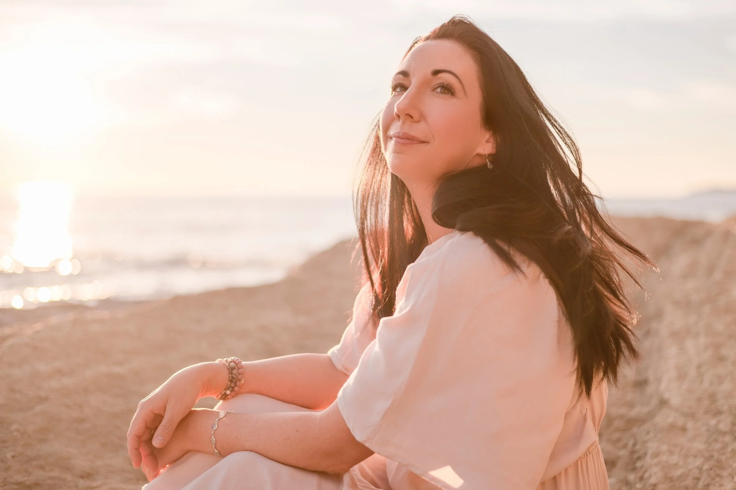 Amera Rose | Spiritual Life Coach & Manifestation Teacher helping empaths, healers, lightworkers & old souls transform their self-concept to manifest soul-aligned abundance, freedom & success | Embody Your Worth & Manifest Your Desires