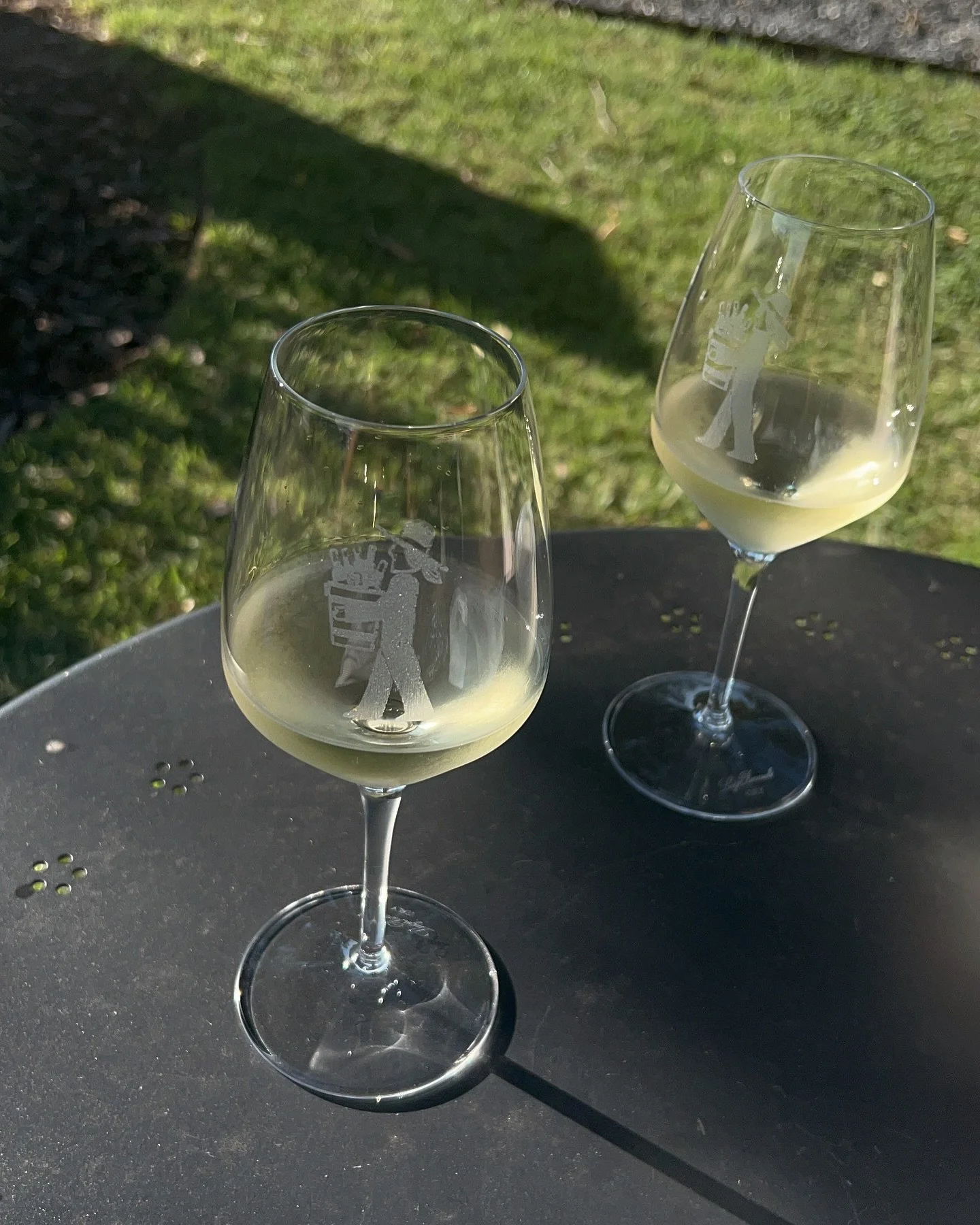 Up there on the list of things I miss: a cold, crisp glass of Chenin Blanc ✨ What did you miss most while pregnant? Also missing salami and my beloved dirty martinis 😅