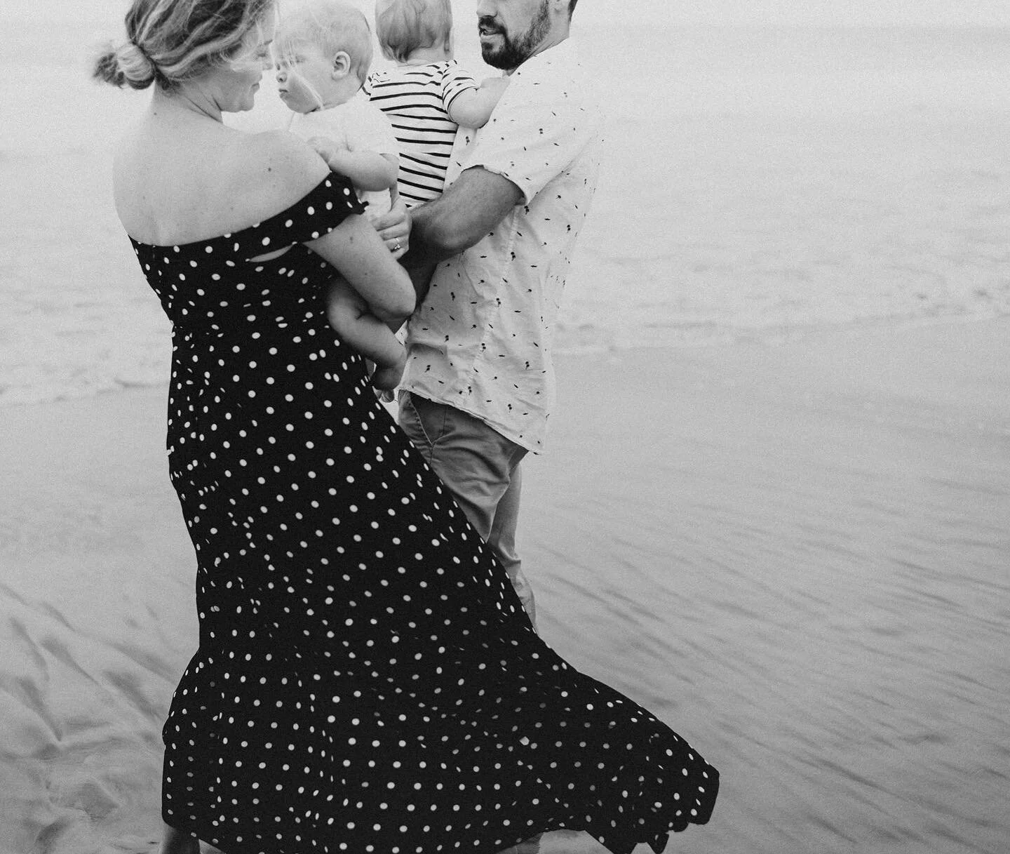 Usually the pictures taken in between the posing are my favorite &hearts;️ family cuddles and a dress flowing with the wind. Love it 🌊