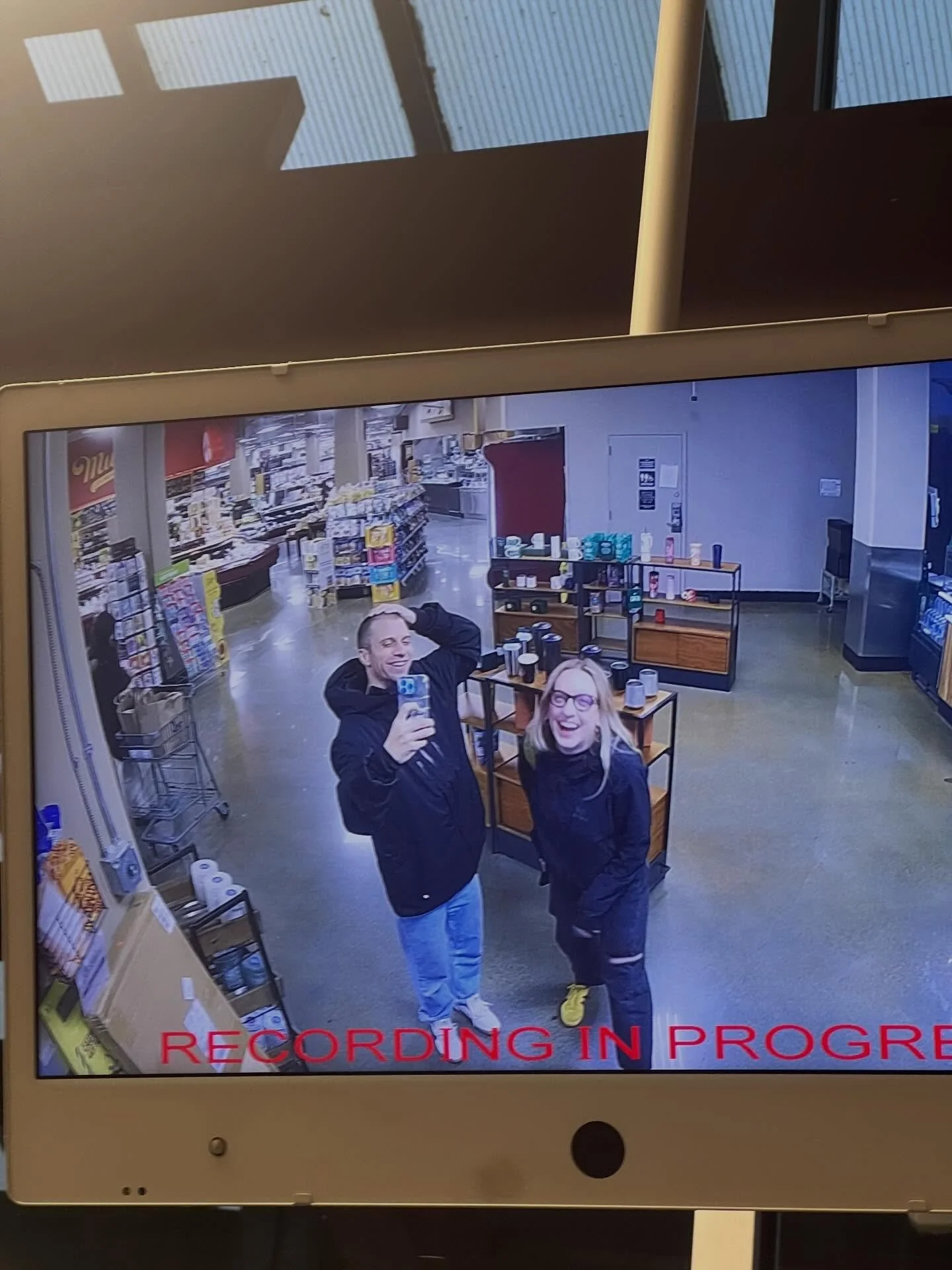 @chloegendrow x @lukeborchelt taking on Bellingham with the boyssssss
@shakedownbham
we are having a blast if you cannot tell 🤗