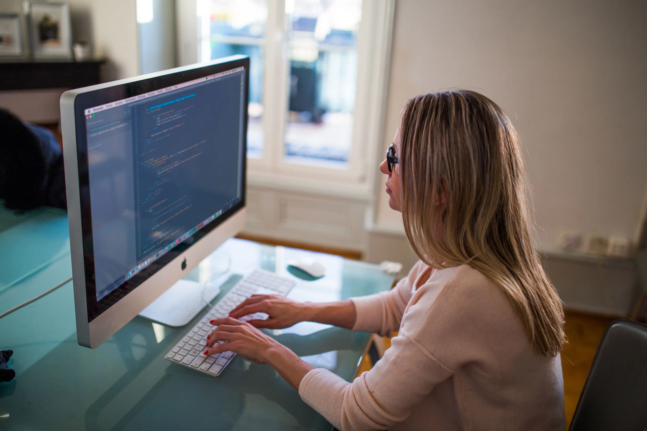 apple-blogging-coder-36990.jpg