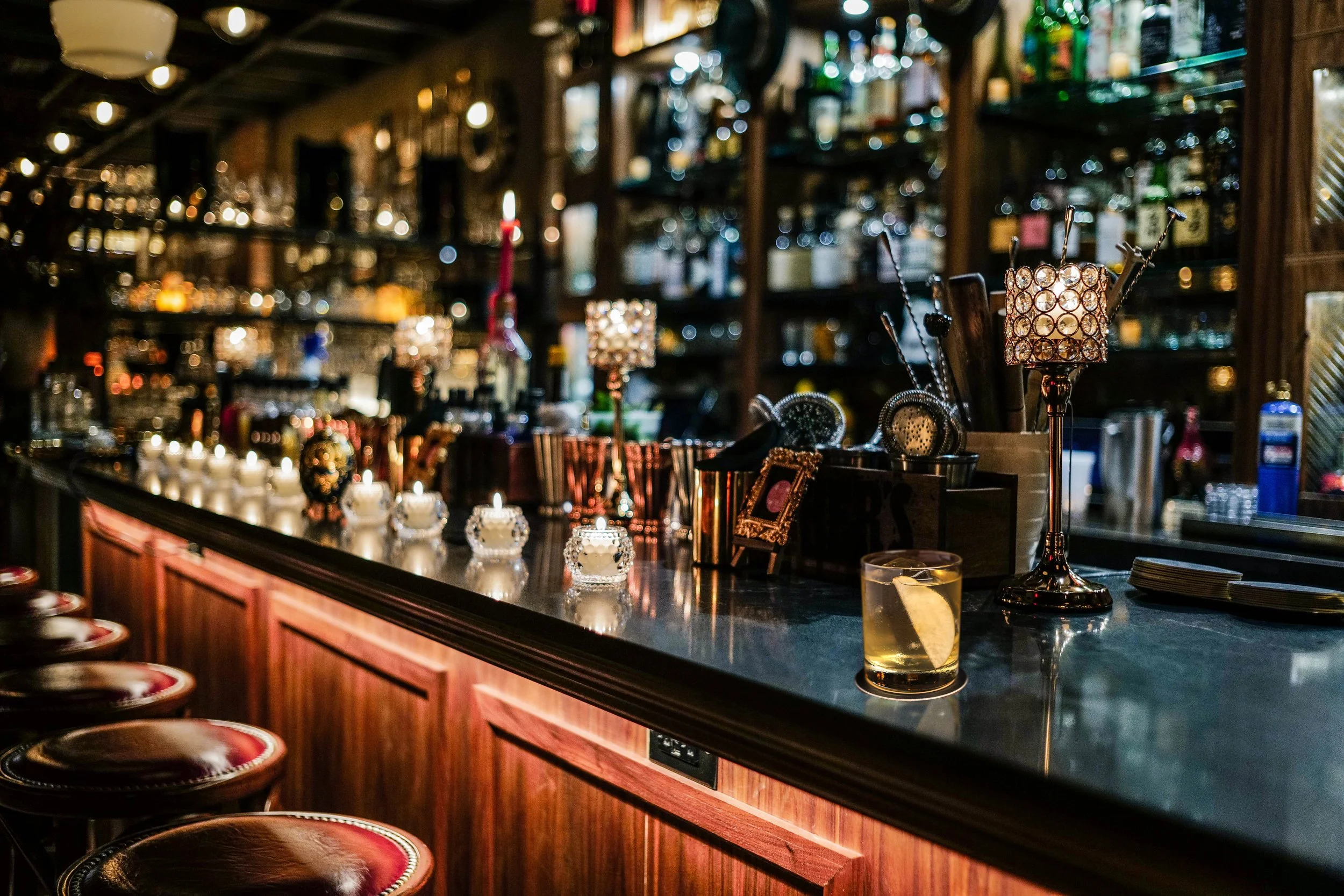 bar scene_baebae_090424.jpg