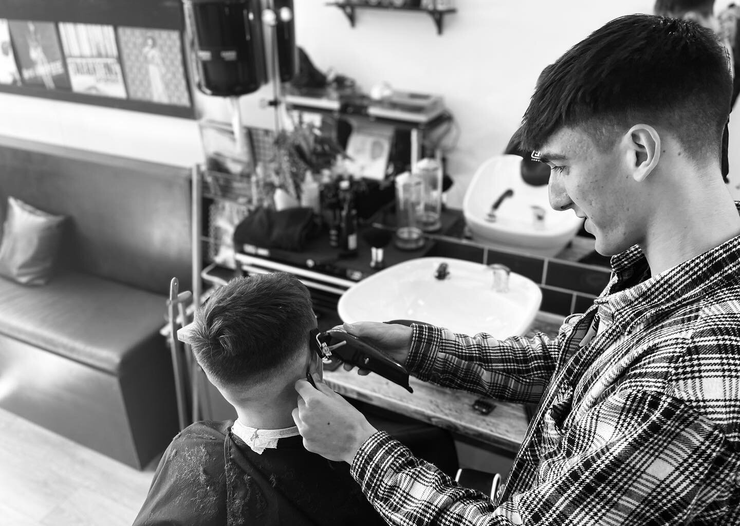@fin_cargobarbers will be working his first Saturday in the shop tomorrow 🙌🏼 
.
Fin&rsquo;s booksy is now open👊🏼
.
Fin will be covering a few Saturdays a month but you can catch him every Monday &amp; Wednesday @cargo_barbers 
.
Book now via book