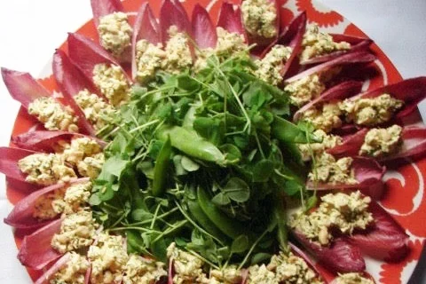 CURRIED CHICKEN ENDIVE SPOONS WITH MICRO GREENS, MINT AND ROASTED PEANUTS